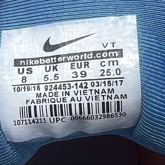 Nike Air Vapormax Plus Running Shoes - Picture 10 of 12